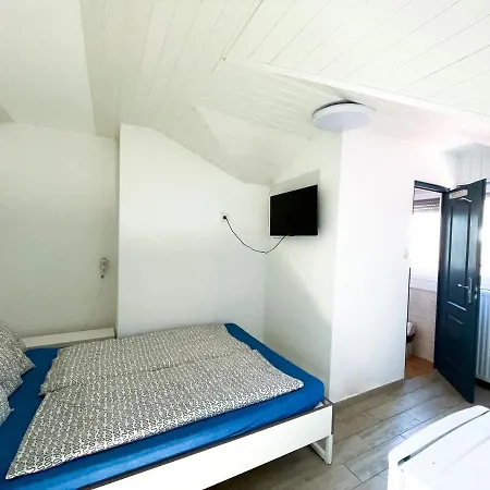 佩尔所公寓旅馆 3*